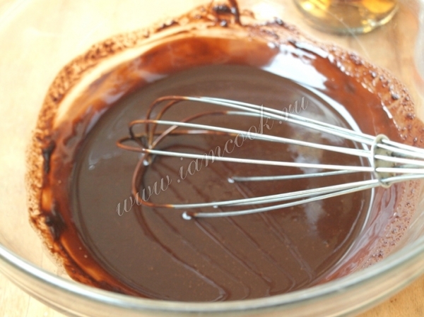 Шоколад растопленный на водяной бане