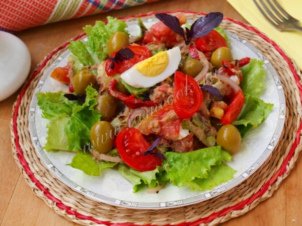 Вкусный классический салат Нисуаз с тунцом