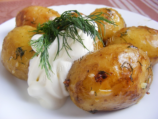 Рецепт молодой картошки с чесноком и зеленью