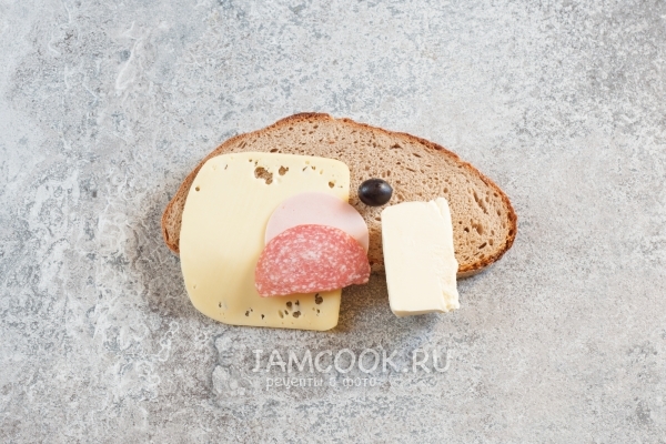 Ингредиенты для бутерброда «Обезьяна» с сыром и колбасой