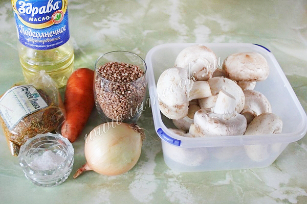 Ингредиенты для гречки с грибами, луком и морковью