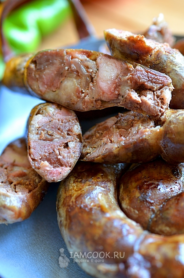 Готовая домашняя колбаса из свинины в кишке