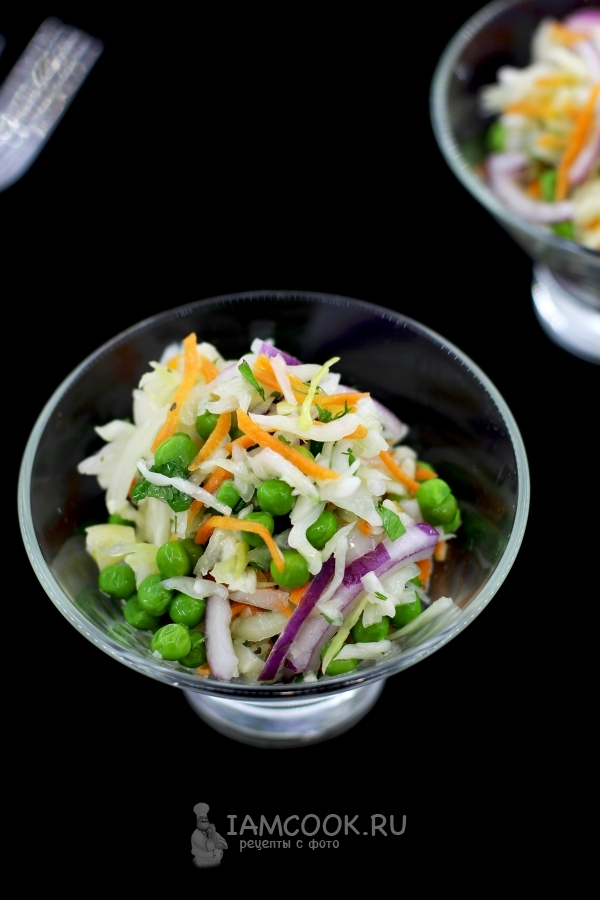 Рецепт салата из зеленого горошка и капусты