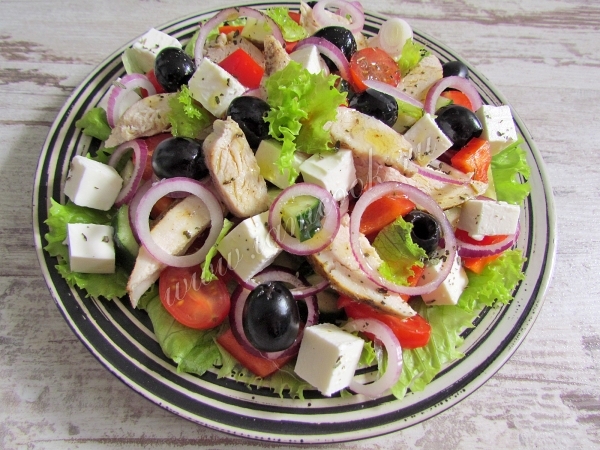 Рецепт греческого салата с курицей
