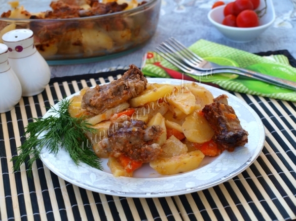 Рецепт ребрышек запеченных с картофелем в духовке