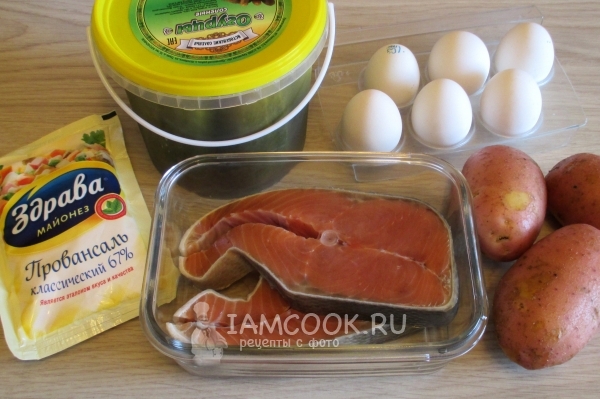 Ингредиенты для салата из отварной рыбы