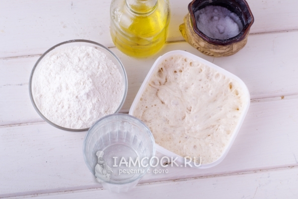 Ингредиенты для пшеничного хлеба на закваске в духовке