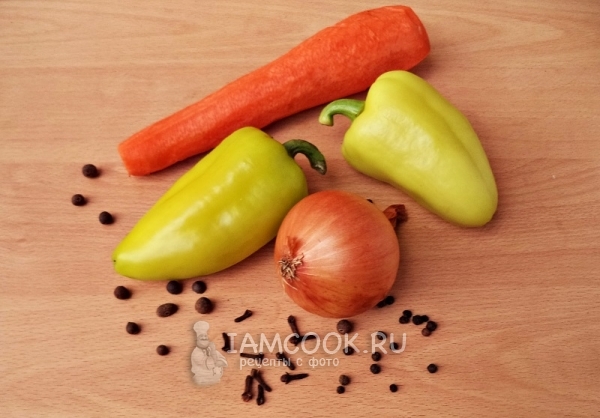 Ингредиенты для маринованного перца с морковью и луком