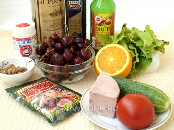 Ингредиенты для овощного салата с черешней и ветчиной