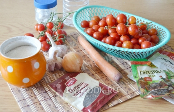 Ингредиенты для консервированных помидоров черри на зиму