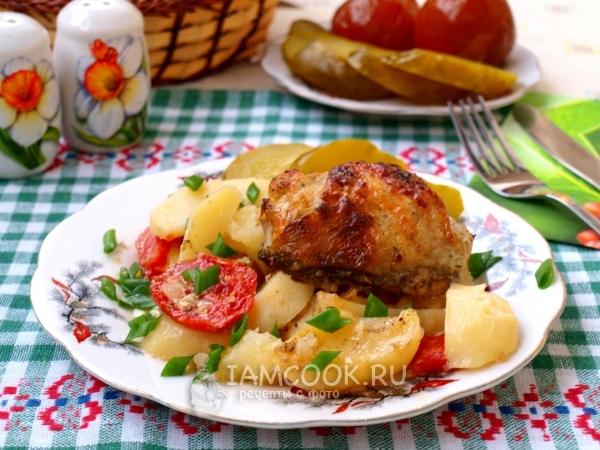 Фото куриных бёдер с картошкой в духовке