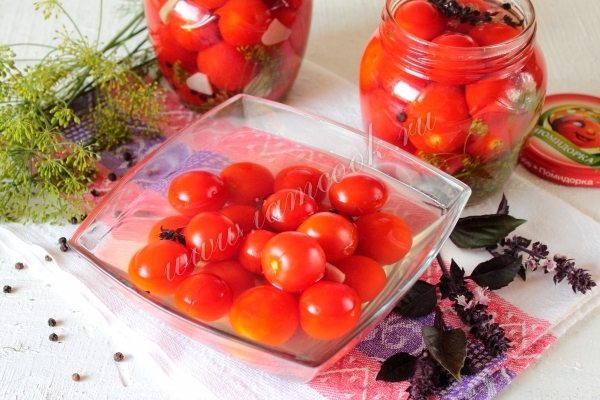Рецепт пикантных маринованных помидоров черри