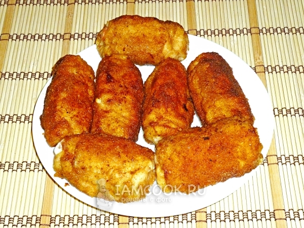 Рецепт куриных рулетиков с крабовыми палочками и сыром