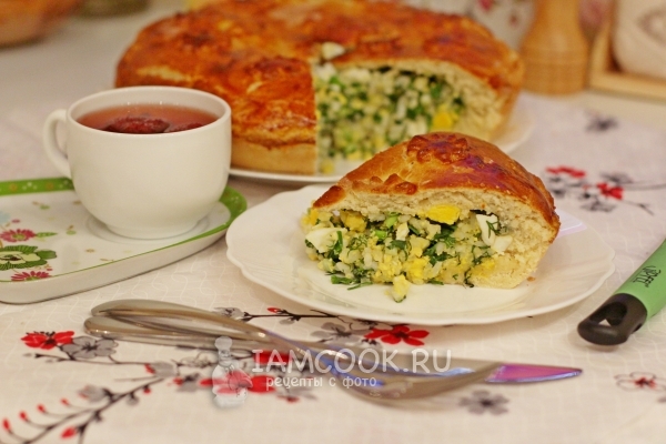 Фото пирога с яйцом и зеленым луком