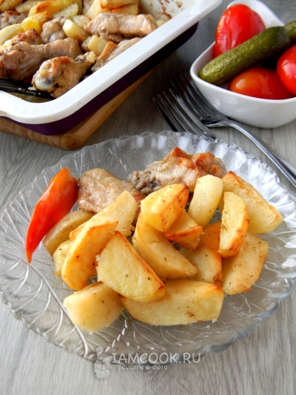 Фото картофеля, запеченного в духовке с курицей