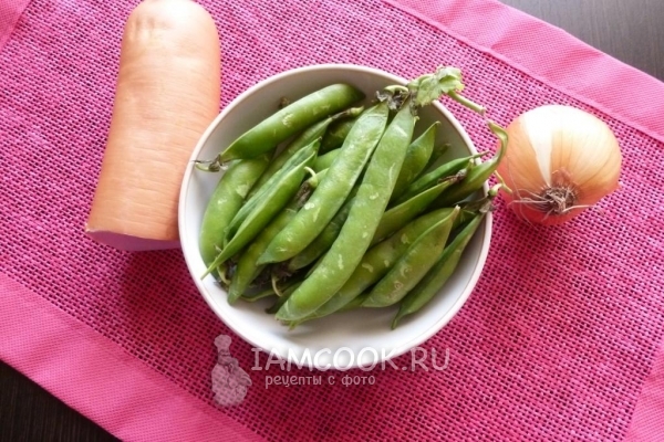 Ингредиенты для зеленого горошка с колбасой на завтрак