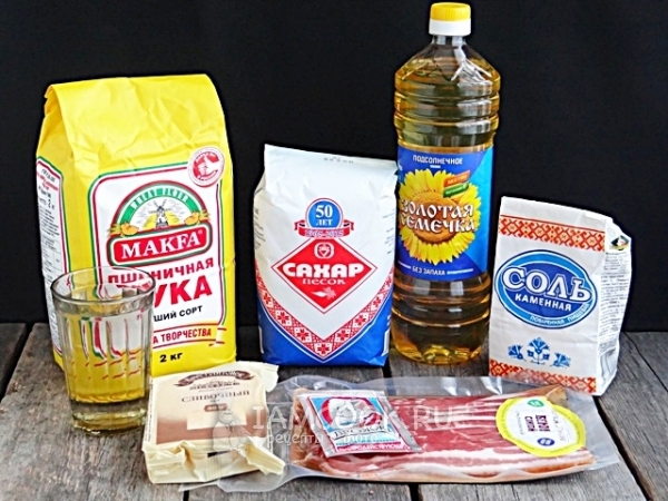 Ингредиенты для закуски из теста с сыром и беконом
