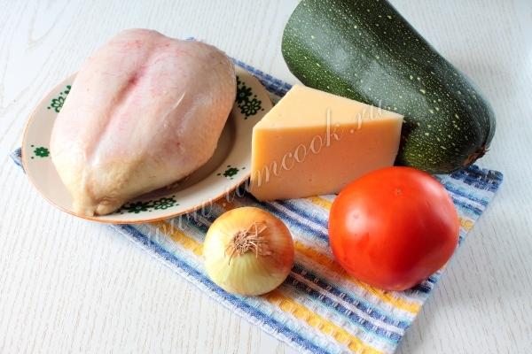 Ингредиенты для запеканки из курицы и кабачков