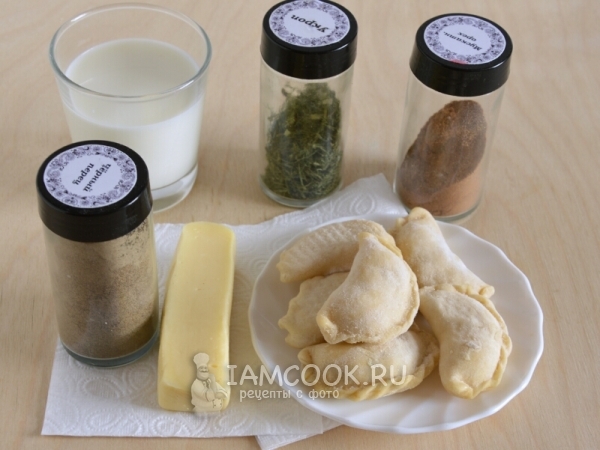 Ингредиенты для вареников с картофелем, запеченных под сырной корочкой