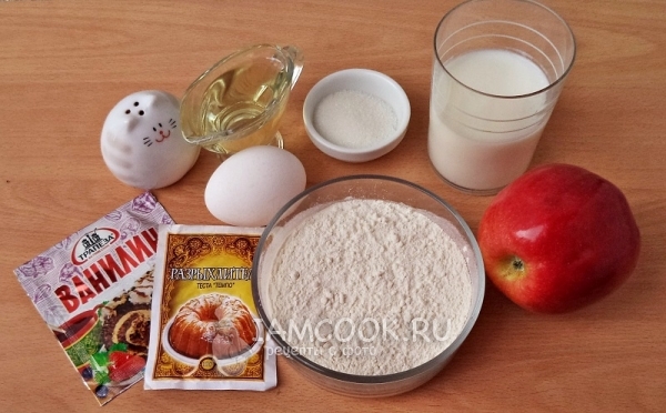 Ингредиенты для оладий на молоке с яблоком