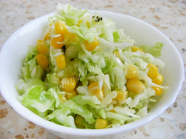 Рецепт салата с капустой и кукурузой