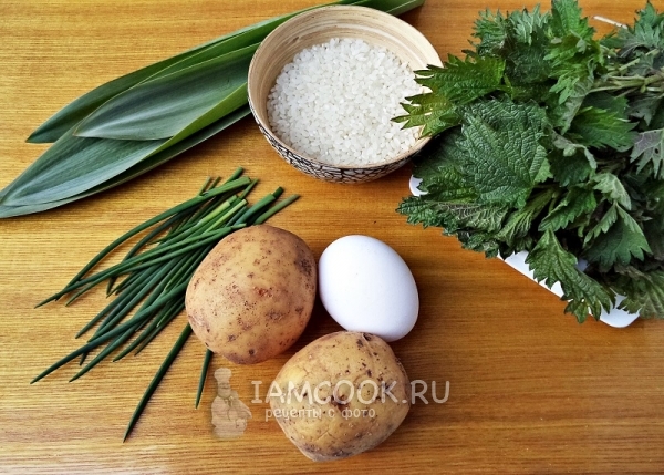 Ингредиенты для сытного супа с крапивой, рисом и яйцом