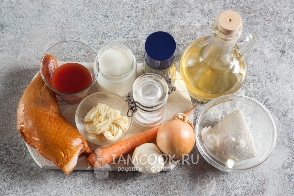 Ингредиенты для салата с копченой курицей и шампиньонами