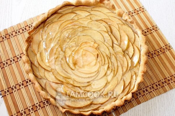 Рецепт яблочного тарта с желе и пудингом