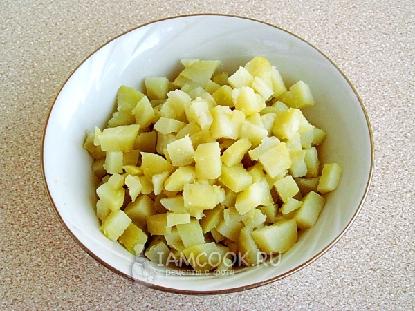 Порезать отварной картофель