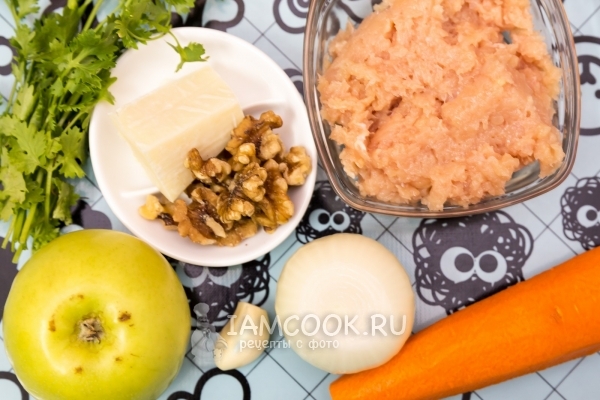 Ингредиенты для парового куриного рулета с яблоком, орехами и пармезаном