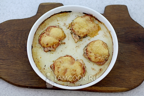Рецепт куриных отбивных с помидорами и сыром в духовке