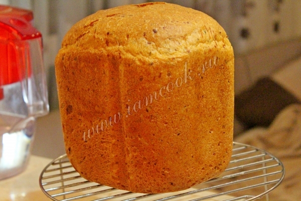 Хлеб с сыром и вялеными томатами