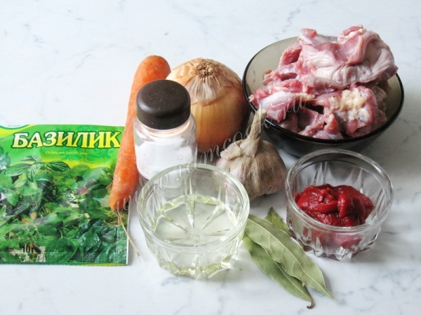 Ингредиенты для приготовления куриных желудков в томатном соусе