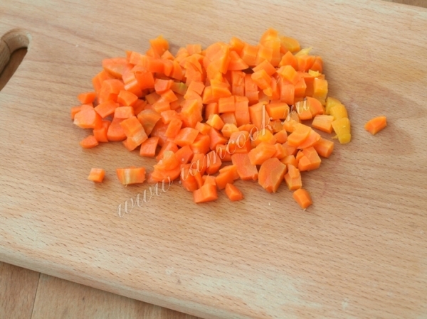 Морковь порезанная кубиками
