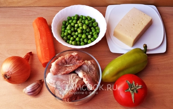 Ингредиенты для свинины с овощами в горшочках в духовке