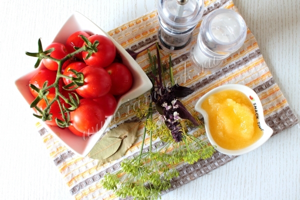 Ингредиенты для маринования помидоров черри