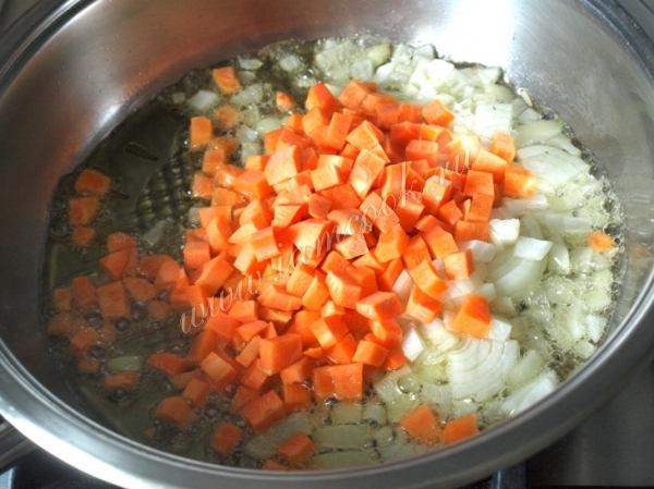 Обжарка моркови с луком
