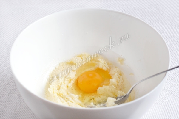 Сливочное масло с яйцом