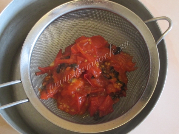 Процеживание томатного пюре