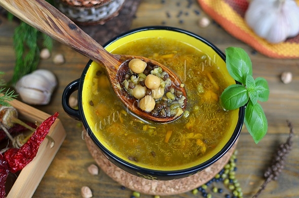 Рецепт вегетарианского супа из чечевицы, нута и маша