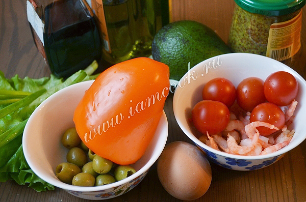 Ингредиенты для салата с креветками и авокадо