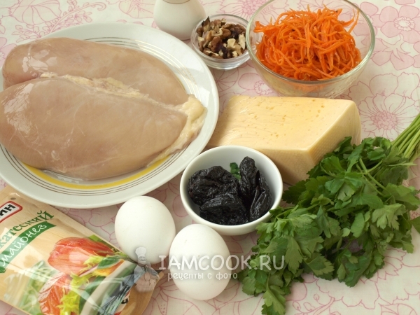 Ингредиенты для салата «Марсель» с черносливом и корейской морковкой