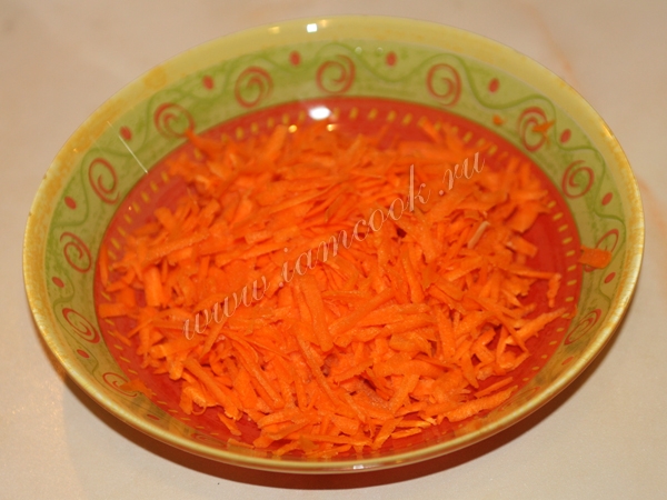 морковь натертая на терке, фотография