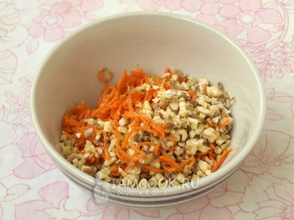 Соединить орехи с морковью