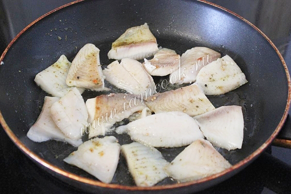 Рыба в сковороде