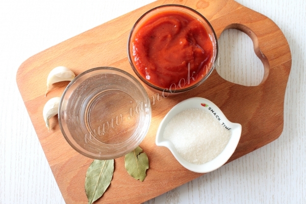 Ингредиенты для томатного соуса к спагетти
