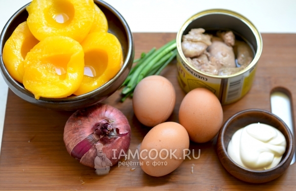 Ингредиенты для салата с печенью трески и персиком