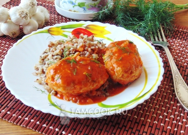 Фото котлет с рисом и чесноком в томатном соусе