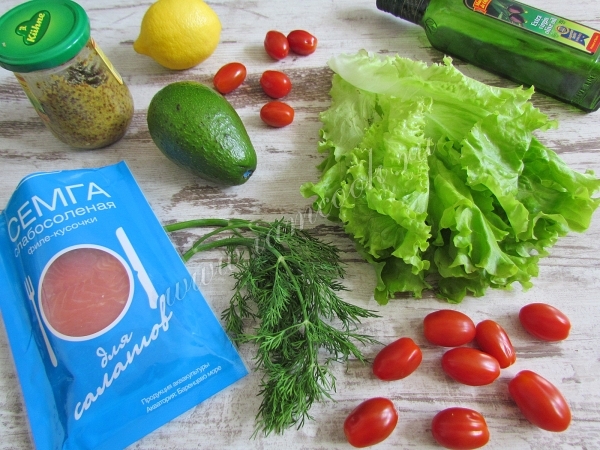 Ингредиенты для салата с семгой и авокадо