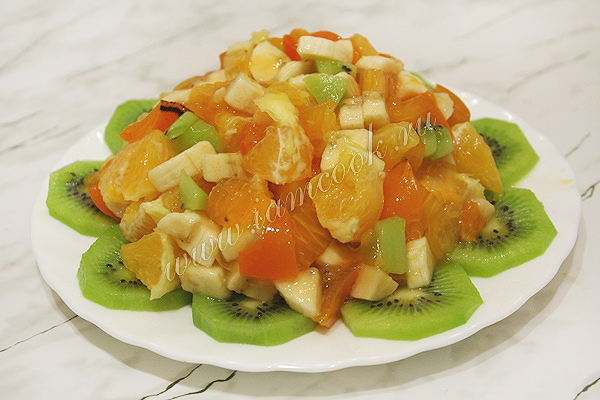 Вруктовый салат с апельсинами и хурмой